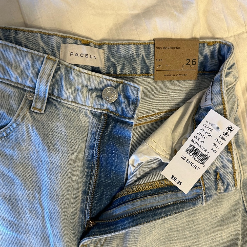 PacSun 90’s Boyfriend (As seen on TikTok)